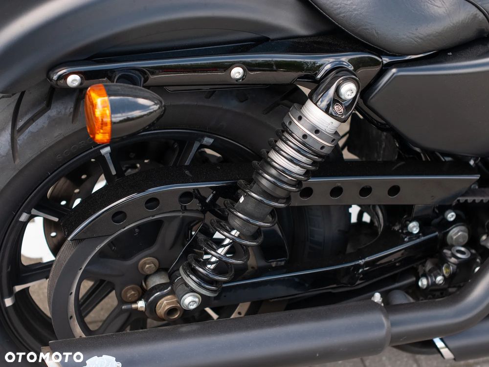 Harley-Davidson Sportster Iron 883 - 16