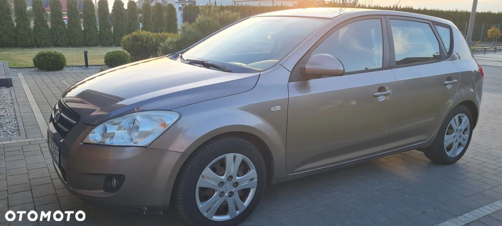 Kia Ceed 1.6 Crdi Comfort - 1