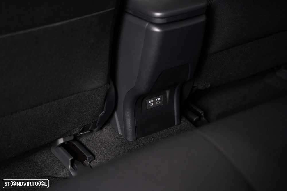 Toyota Prius 2.0 Plug-in Luxury - 41