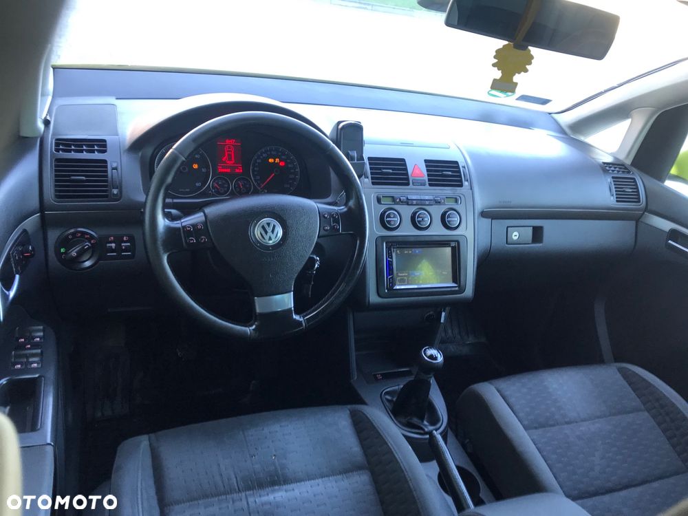 Volkswagen Touran - 26