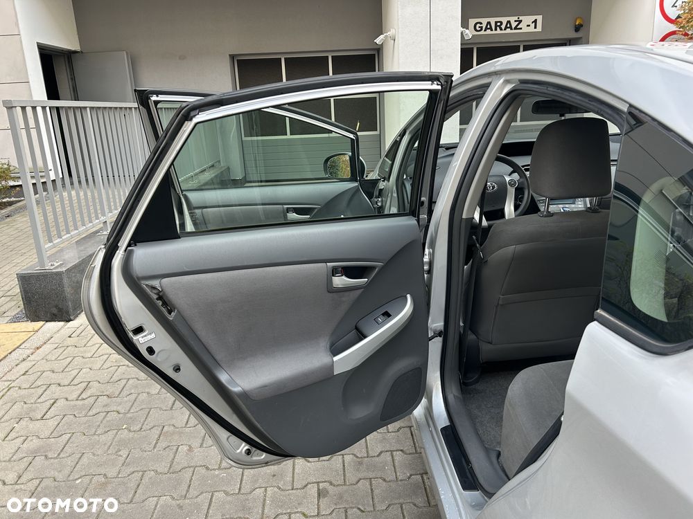 Toyota Prius 1.8 HSD Sol - 16