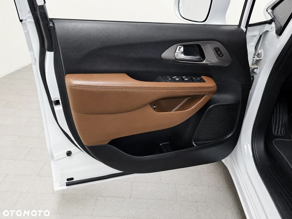 Chrysler Pacifica - 16