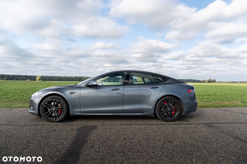 Tesla Model S - 1