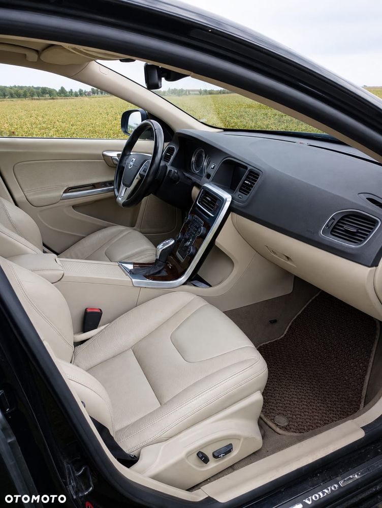 Volvo S60 D5 Summum - 9