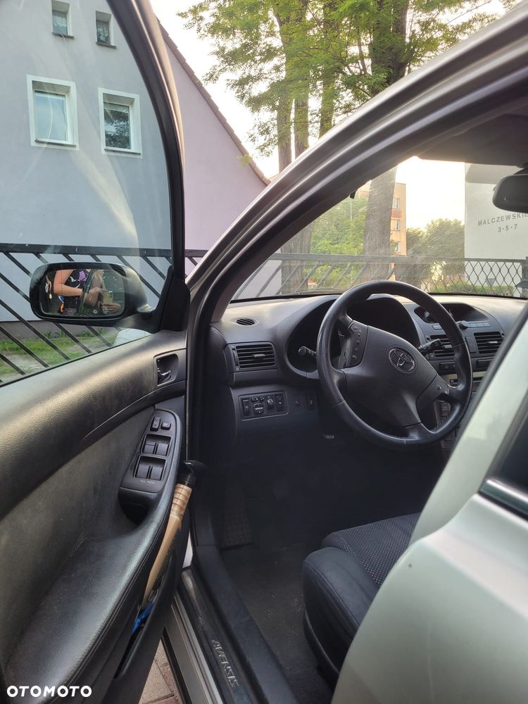 Toyota Avensis 1.8 VVT-i Sol - 9