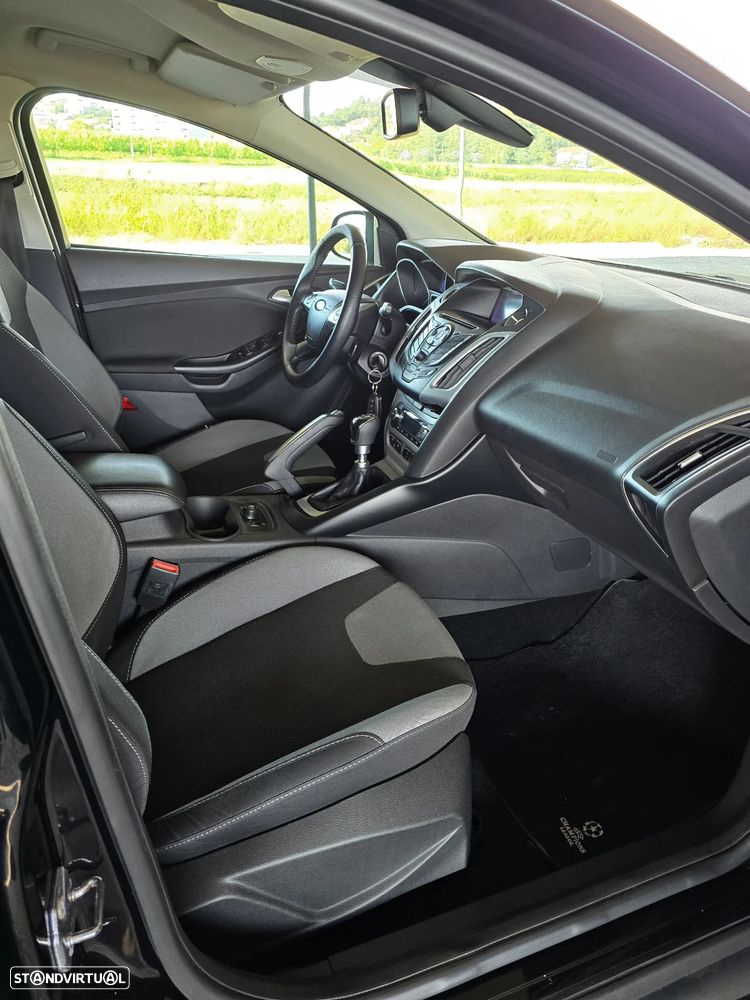 Ford Focus 1.0 EcoBoost S&S Champions Edition - 32