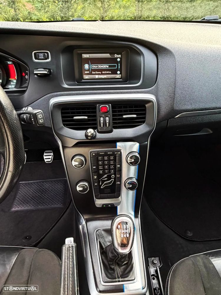 Volvo V40 D2 R Design - 15