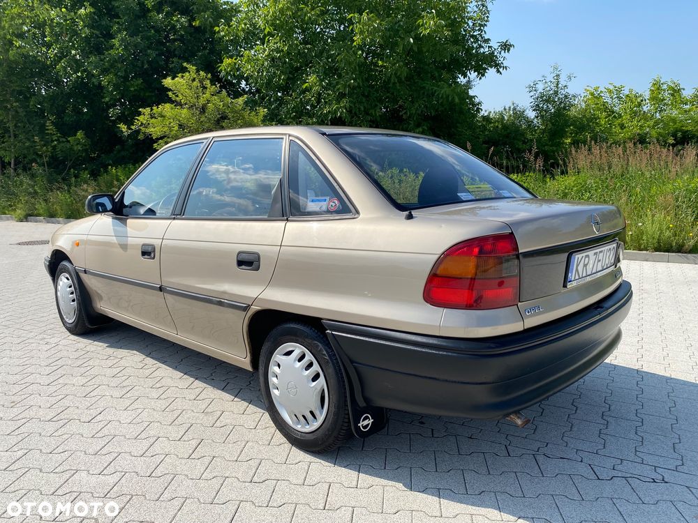 Opel Astra 1.4 GL - 4