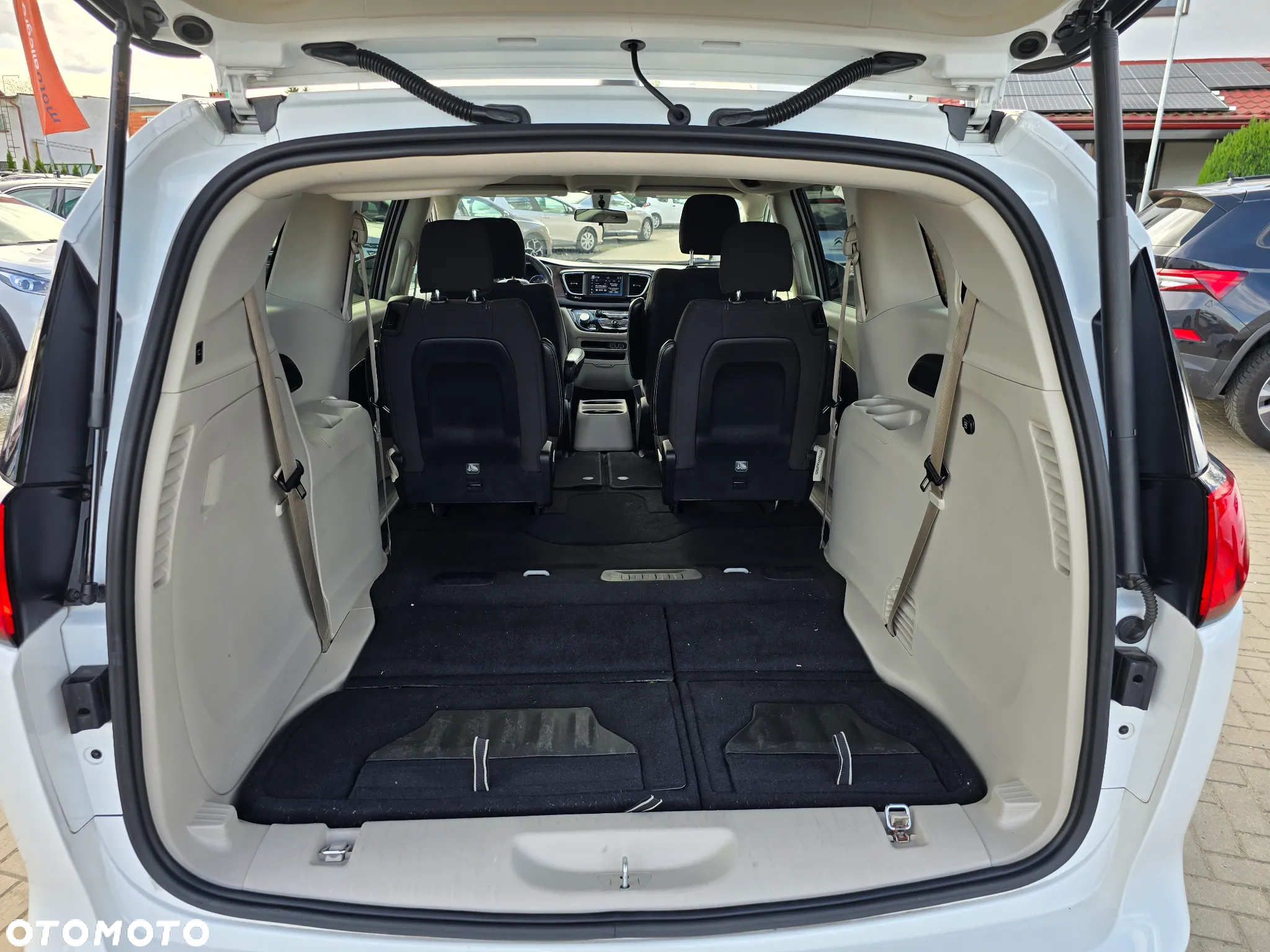 Chrysler Pacifica - 21