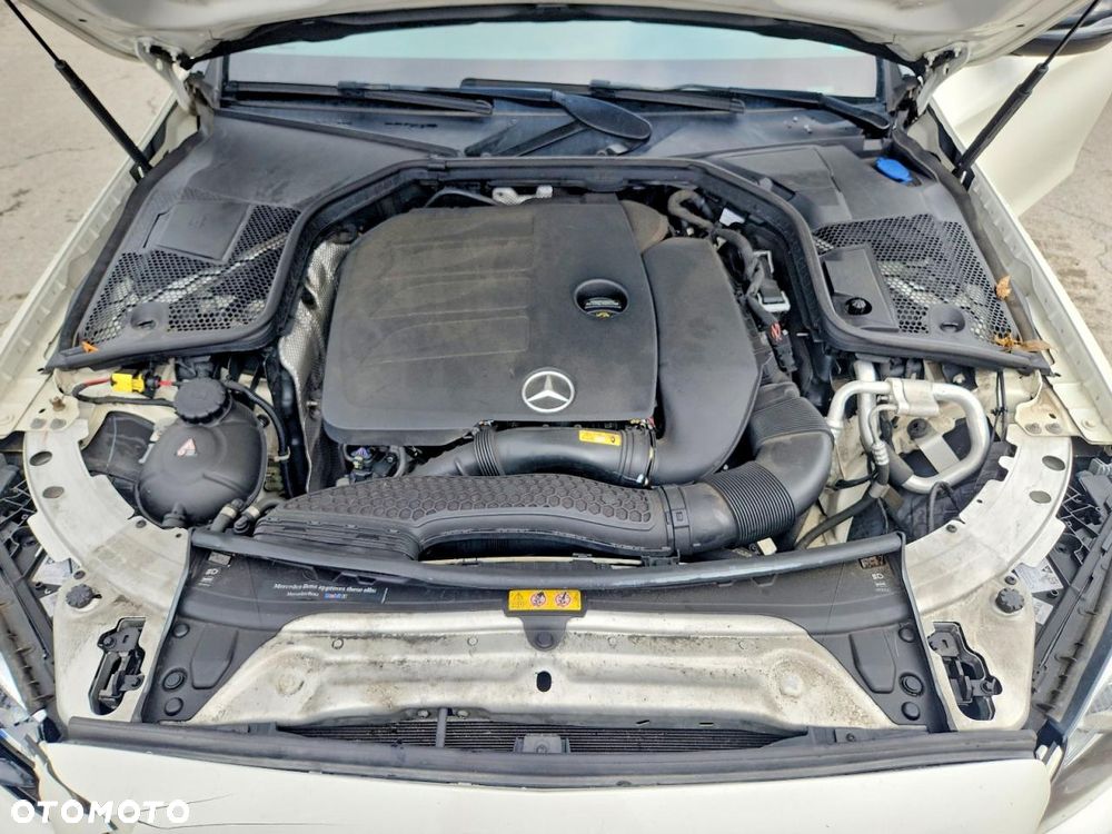 Mercedes-Benz Klasa C 300 4Matic 9G-TRONIC AMG Line - 11