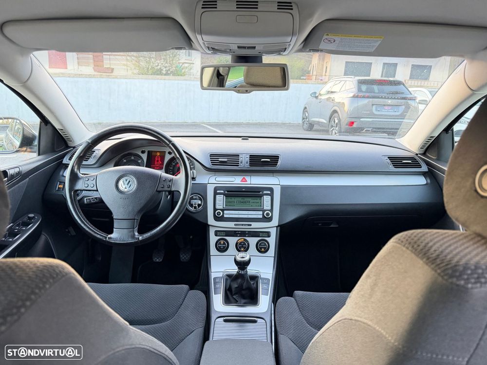 VW Passat Variant 2.0 TDI 4M Confortline - 27