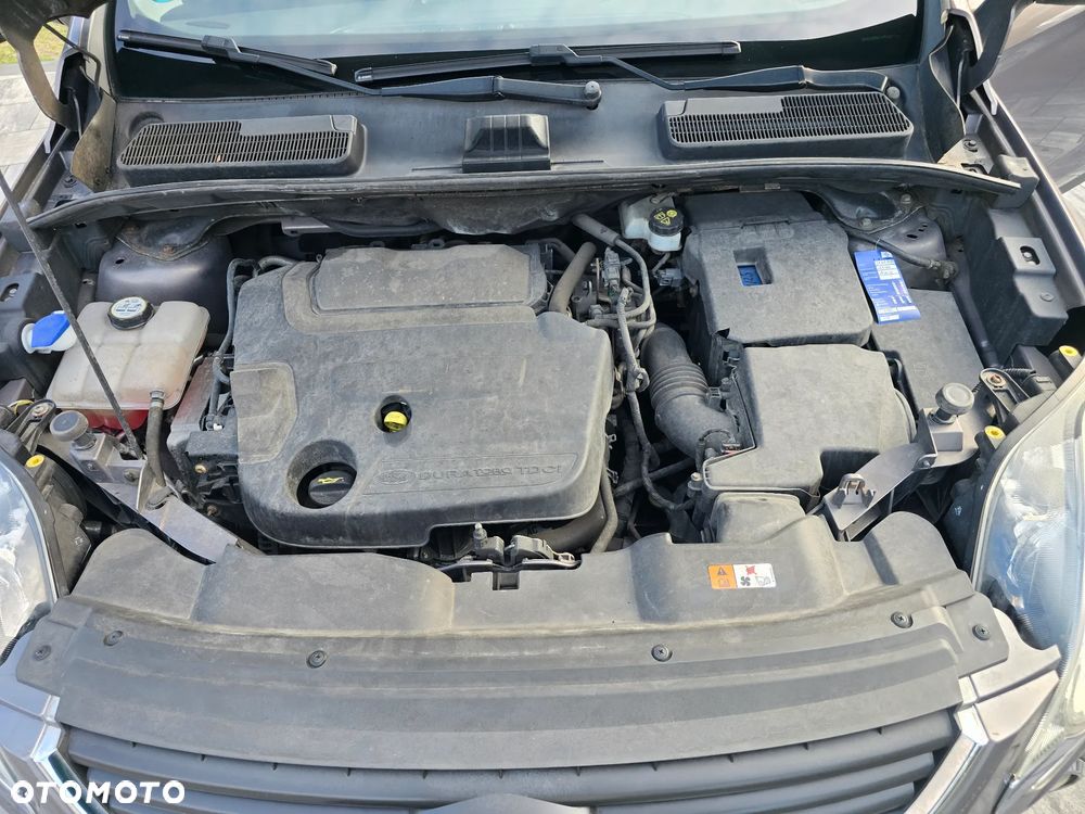 Ford Kuga 2.0 TDCi 2x4 Titanium - 37