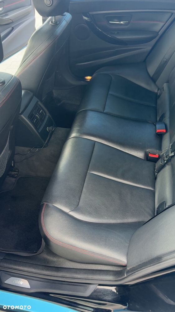 BMW Seria 3 328i Sport Line - 29