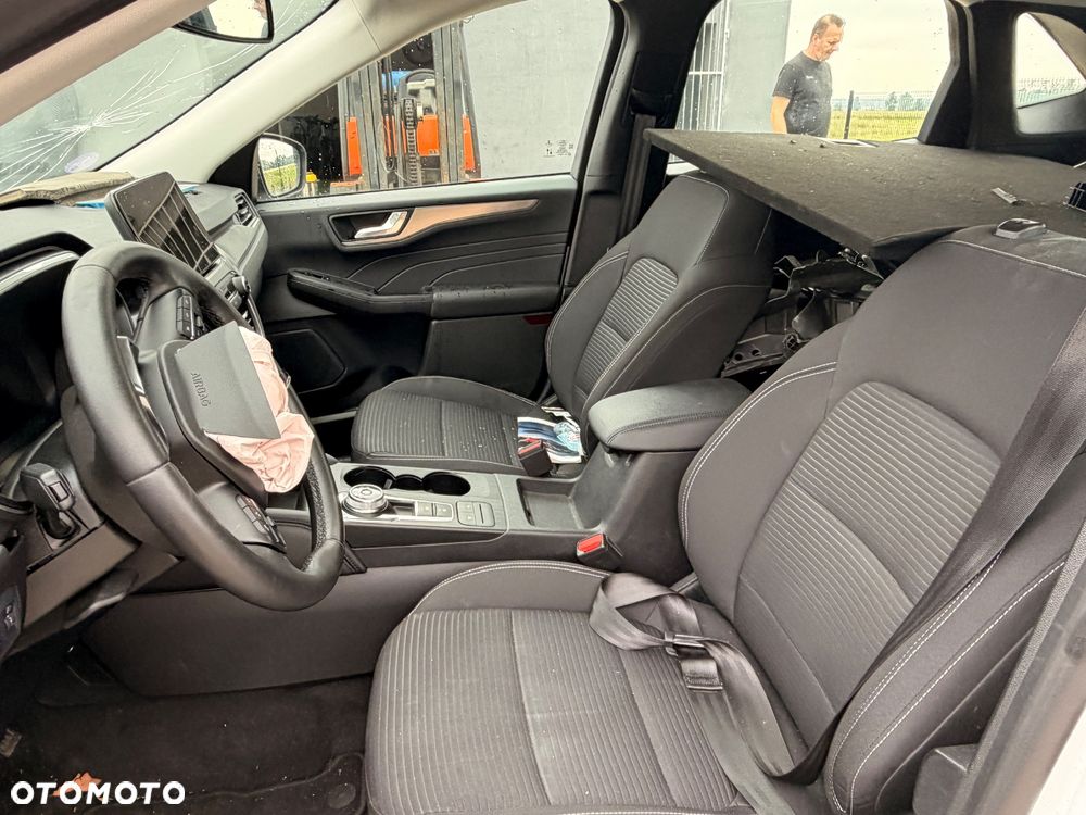 Ford Kuga 2.5 Duratec FHEV TITANIUM - 22
