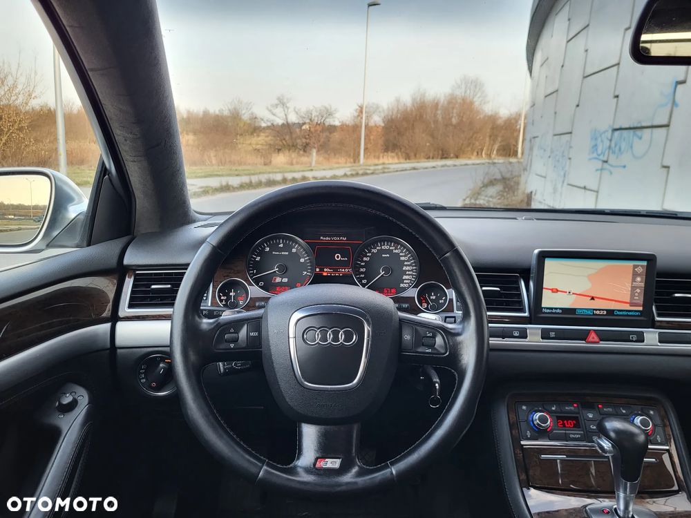 Audi S8 - 10