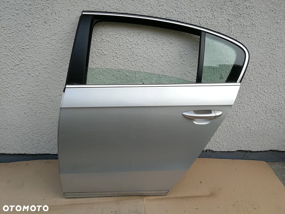 Drzwi lewy tył VW Passat B7 LA7W sedan