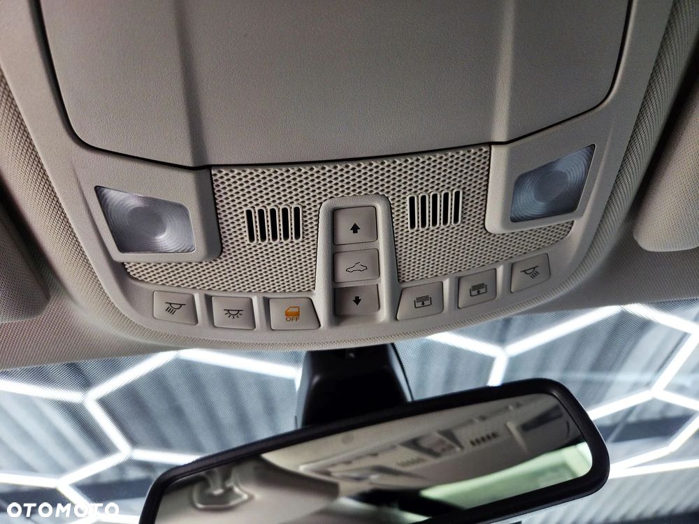 Ford Mondeo - 32