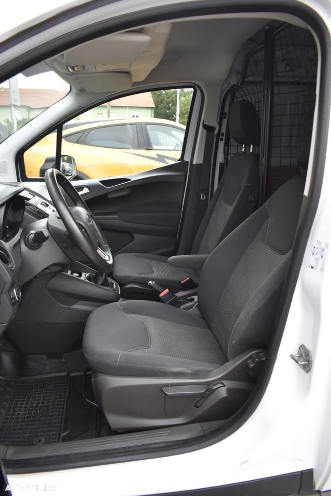 Ford Transit Courier - 21