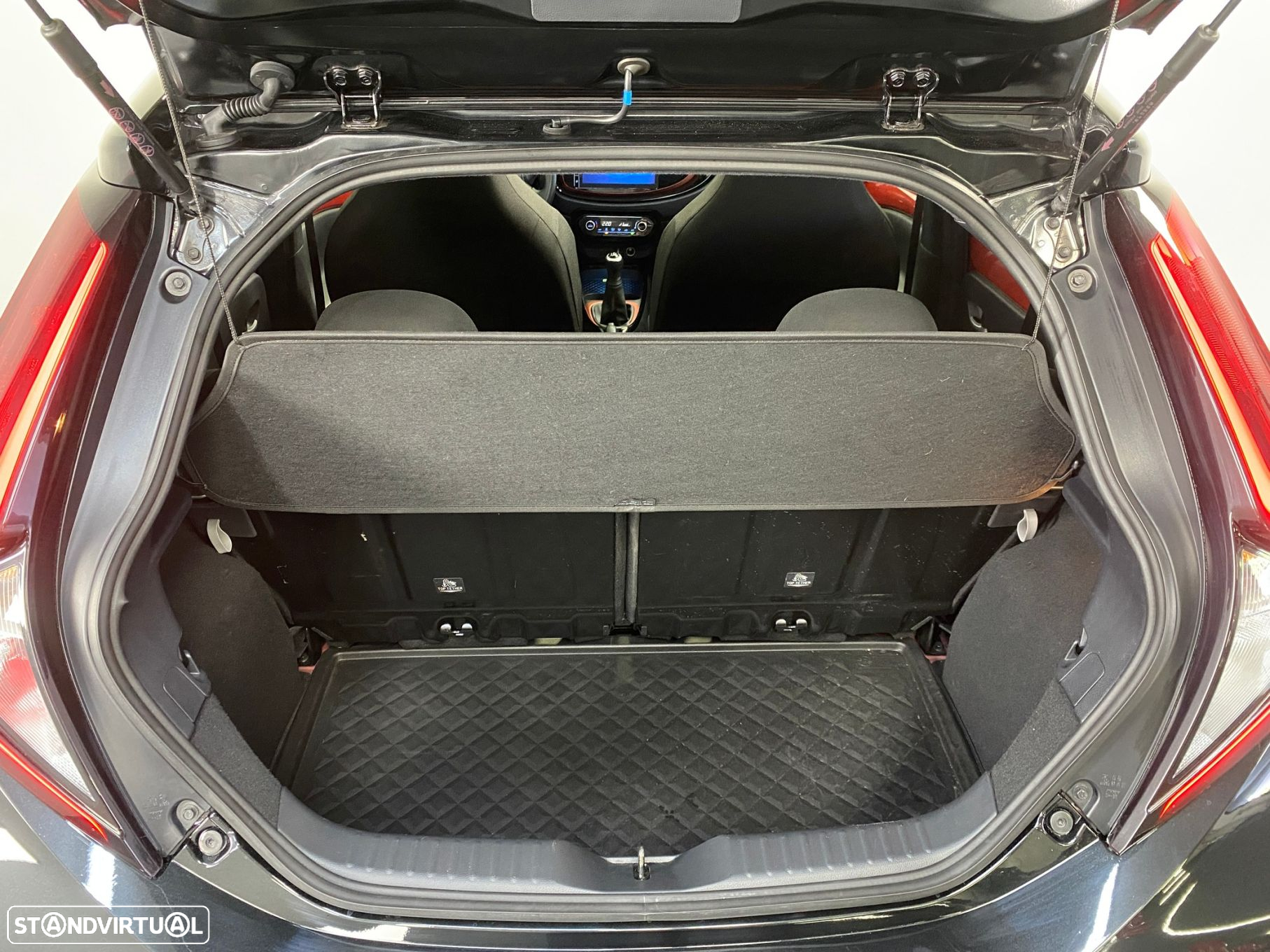 Toyota Aygo X 1.0 Envy - 23