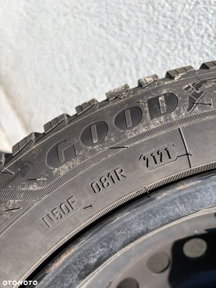 Volvo V40 T2 Momentum - 31