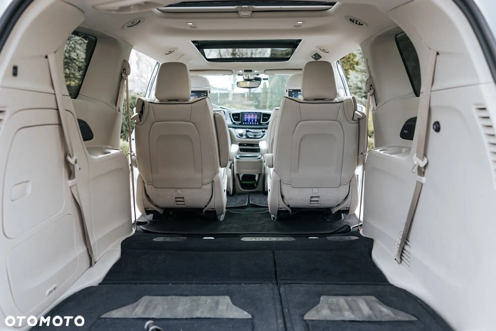 Chrysler Pacifica - 35