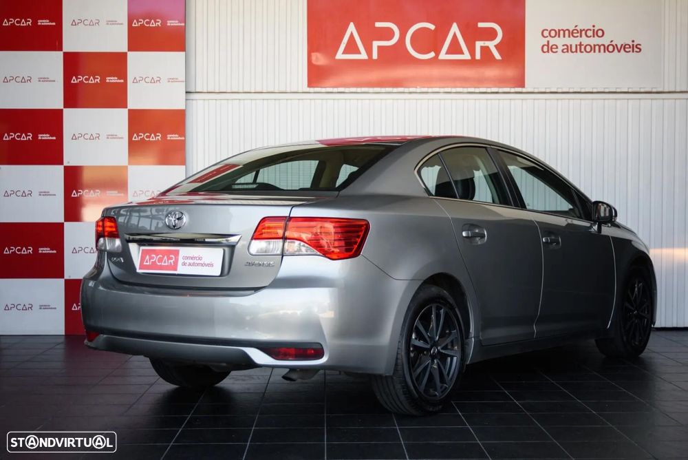 Toyota Avensis SD 2.0 D-4D Exclusive - 4