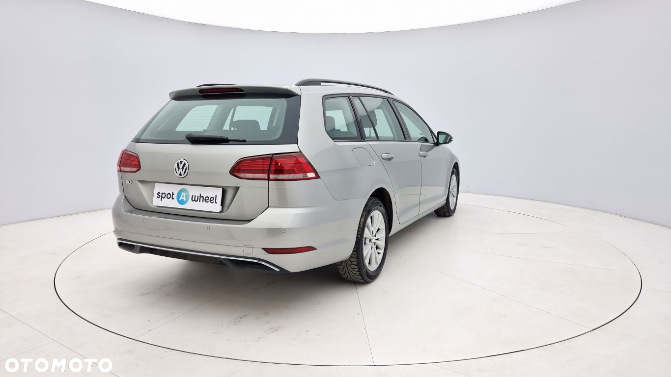 Volkswagen Golf - 6