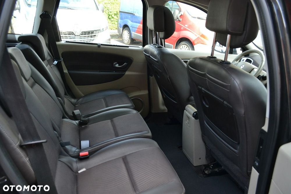 Renault Grand Scenic - 12