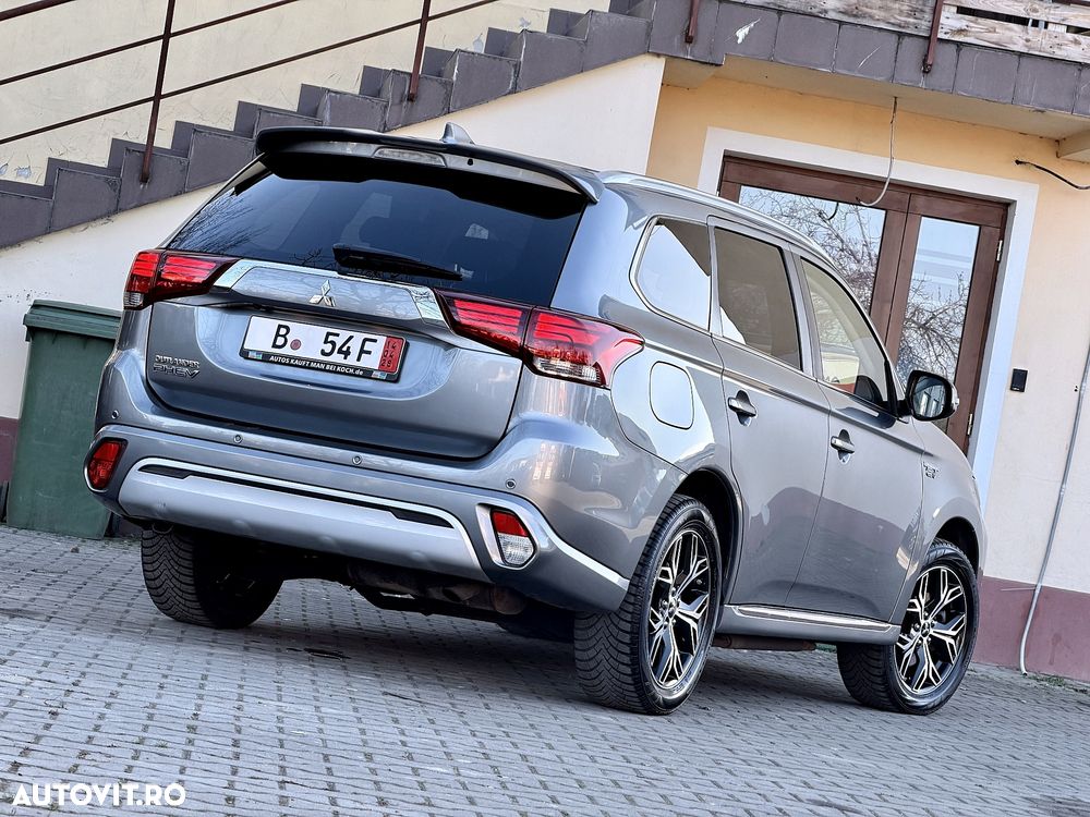 Mitsubishi Outlander - 8