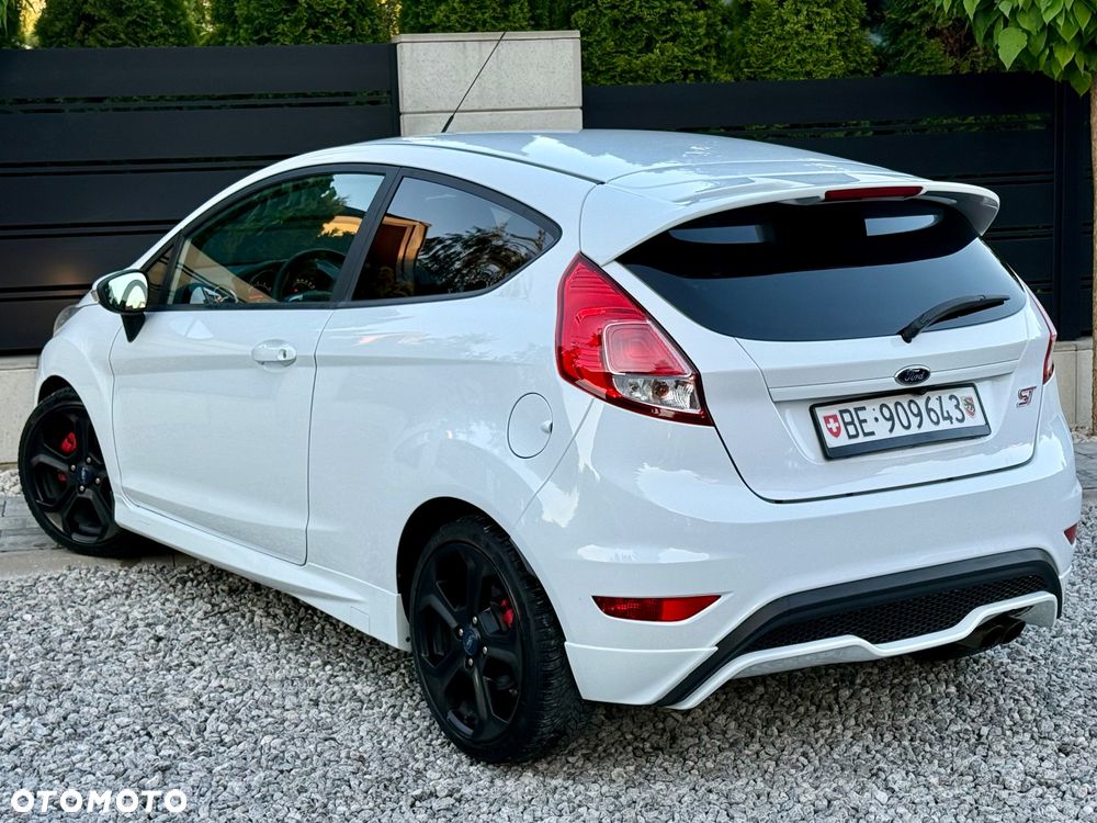 Ford Fiesta 1.6 EcoBoost ST - 9