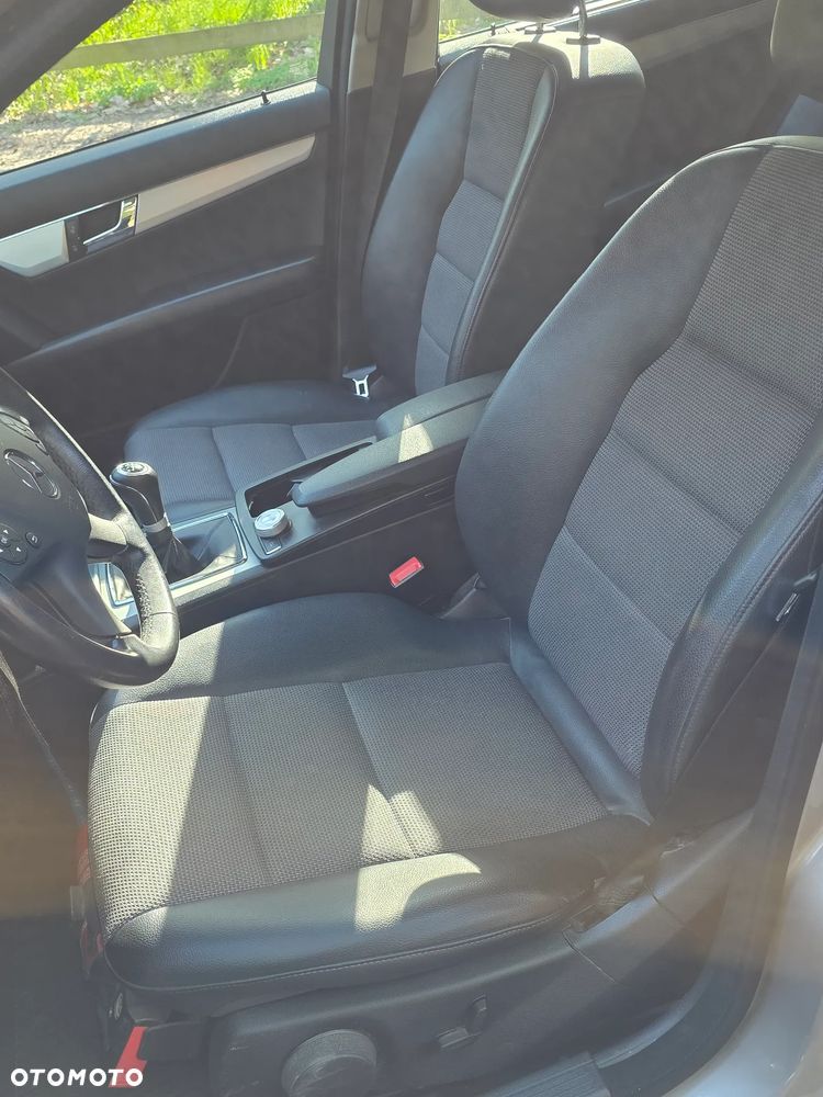 Mercedes-Benz Klasa C 220 CDI Elegance - 23