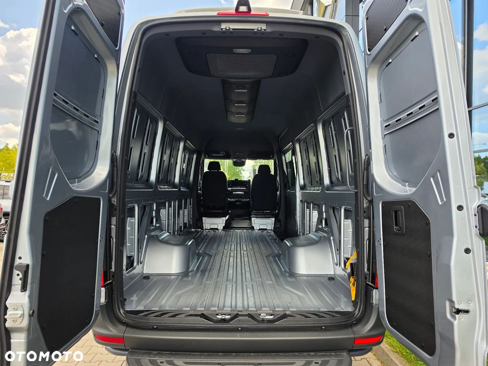 Mercedes-Benz Sprinter - 15