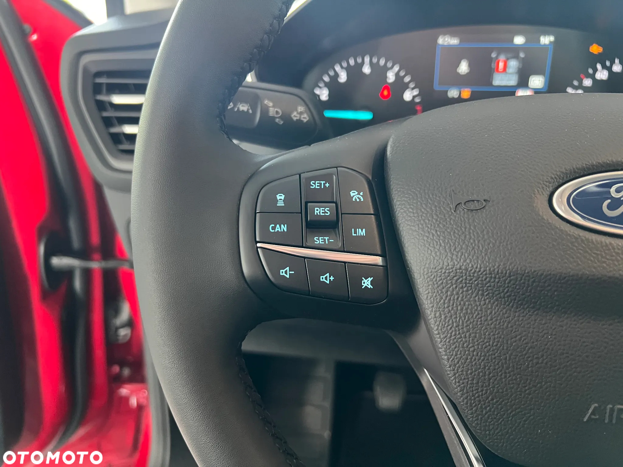 Ford Focus 1.0 EcoBoost Titanium Style - 25