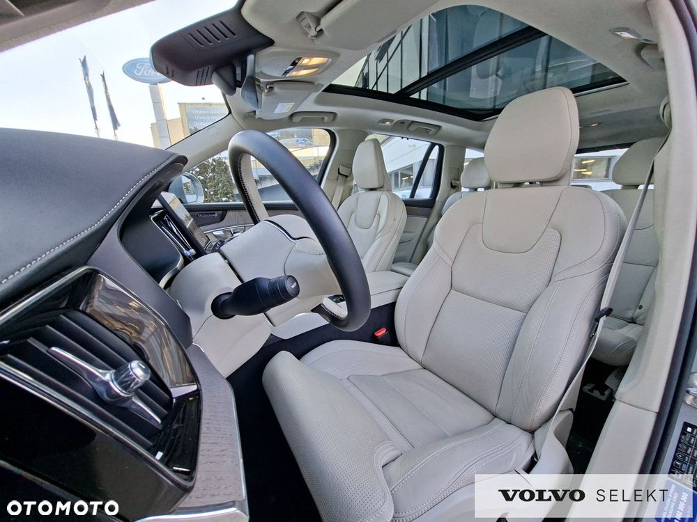 Volvo XC 90 - 9