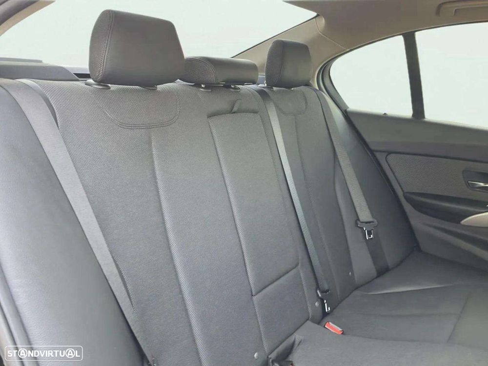 BMW 330 e iPerformance - 16