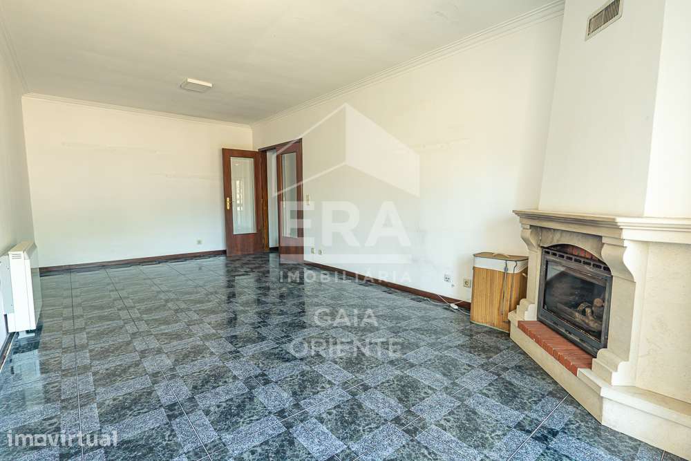 T2 com garagem, varandas e elevador - Grande imagem: 5/19