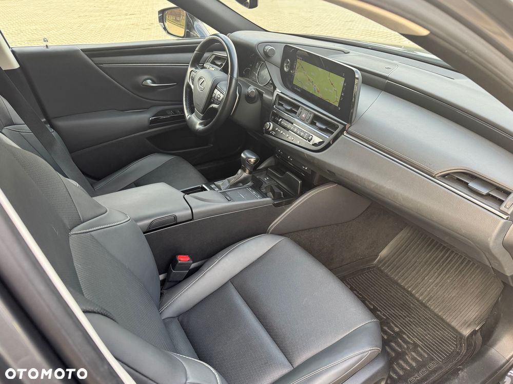 Lexus ES 300h Business Edition + - 11
