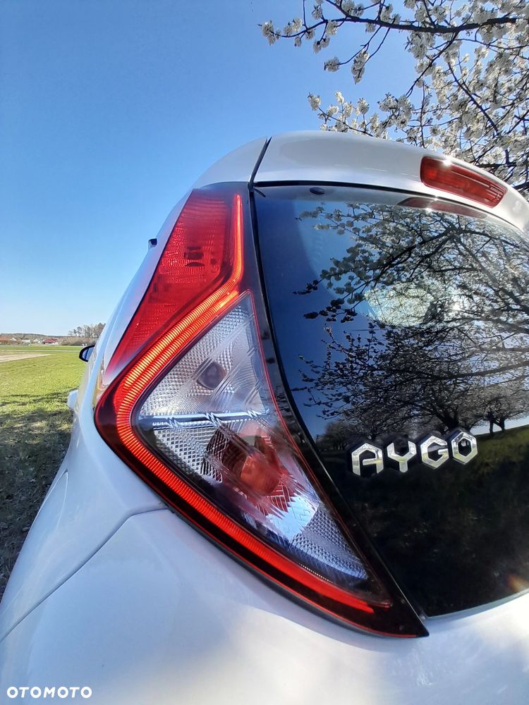 Toyota Aygo x-play - 12