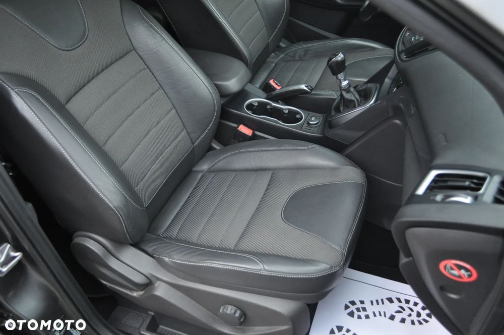 Ford Kuga 2.0 TDCi 2x4 Titanium - 23