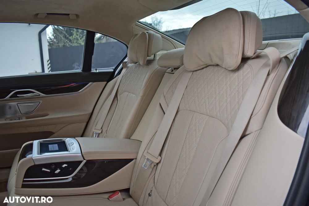 BMW Seria 7 745e - 13