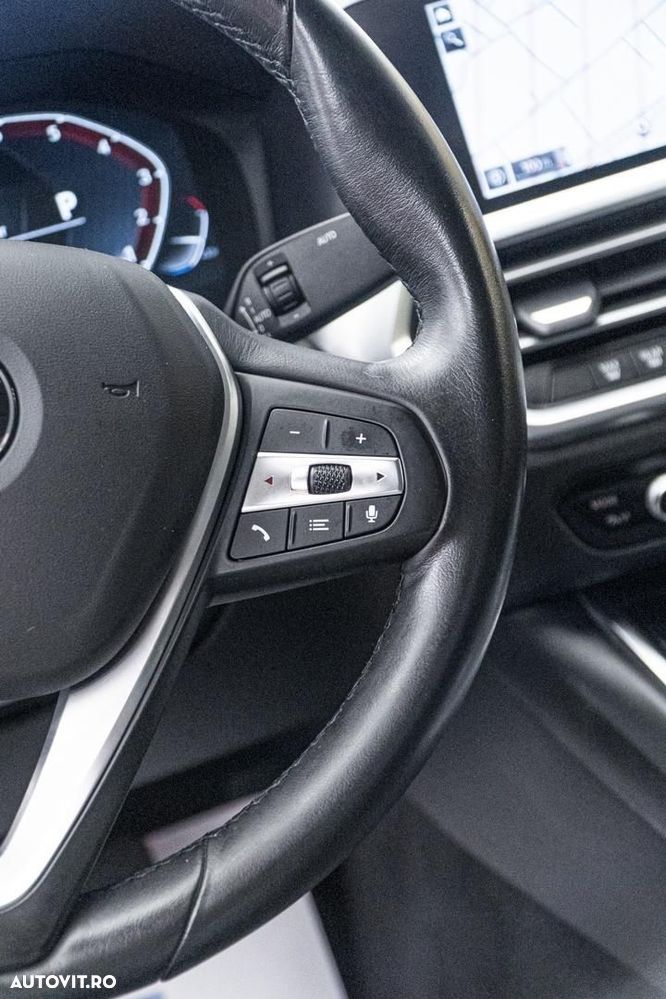 BMW Seria 3 318i Aut. Sport Line - 25