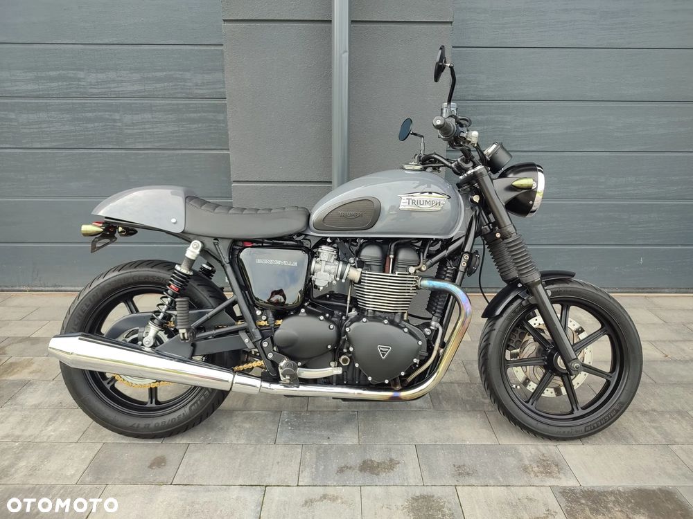 Triumph Bonneville - 1