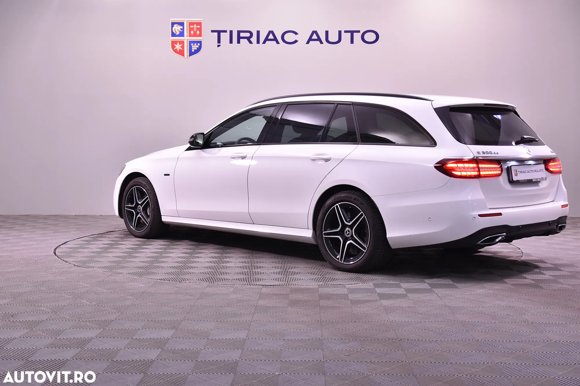 Mercedes-Benz E 300 de 4Matic T 9G-TRONIC AMG Line - 3