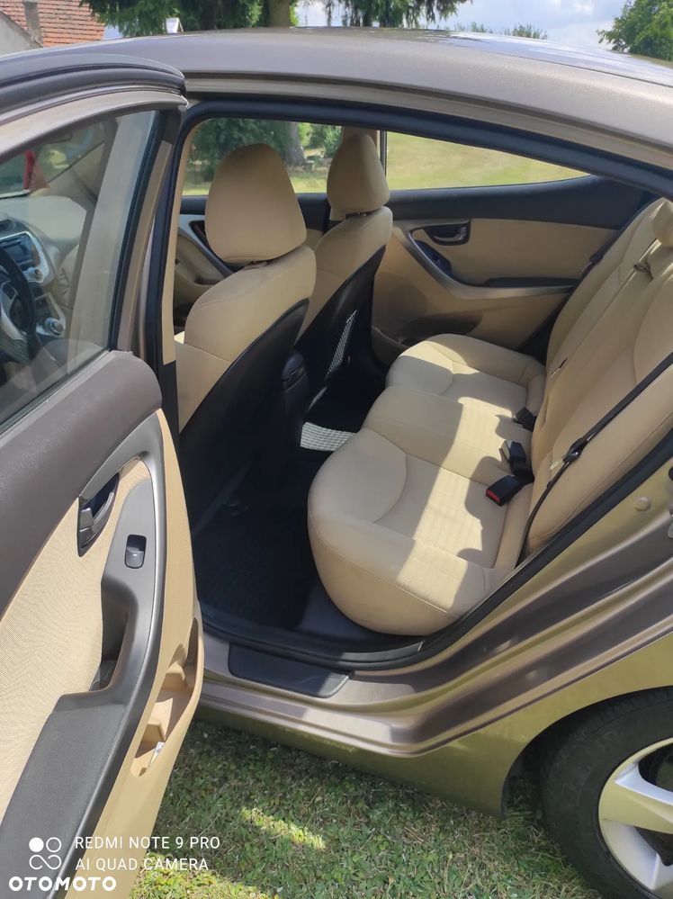 Hyundai Elantra 1.6 Comfort - 4