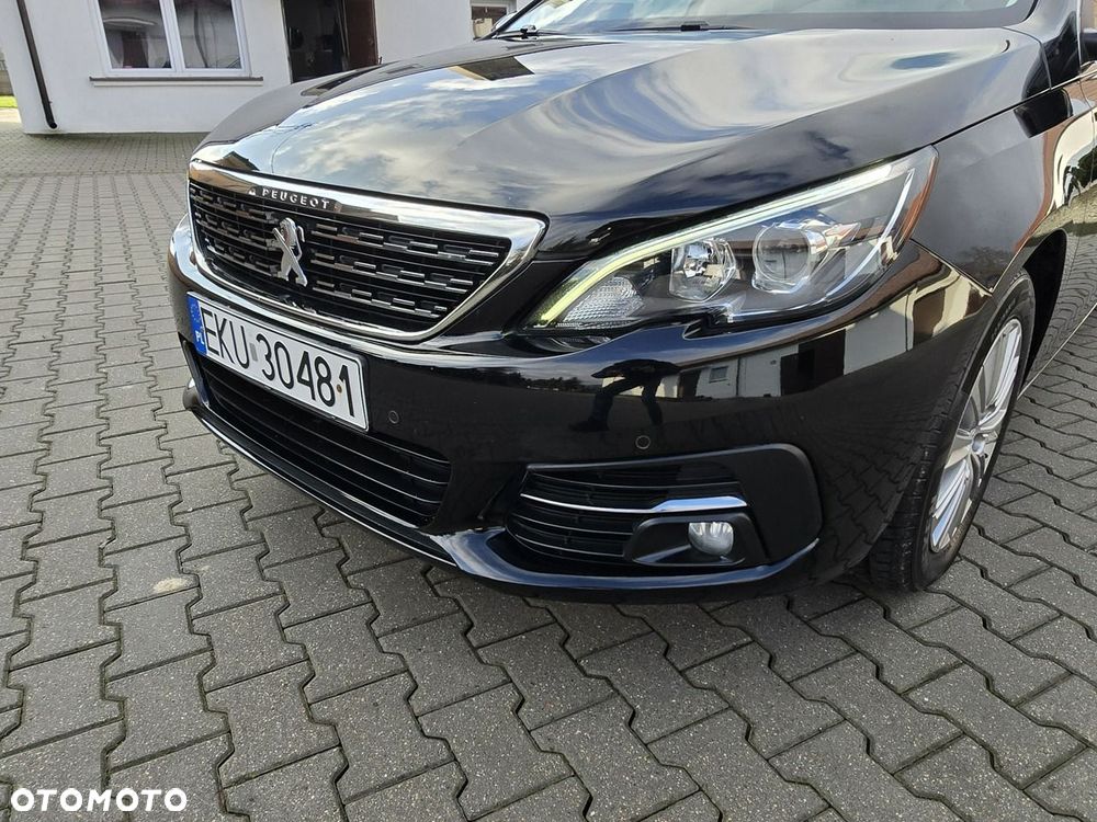 Peugeot 308 - 8