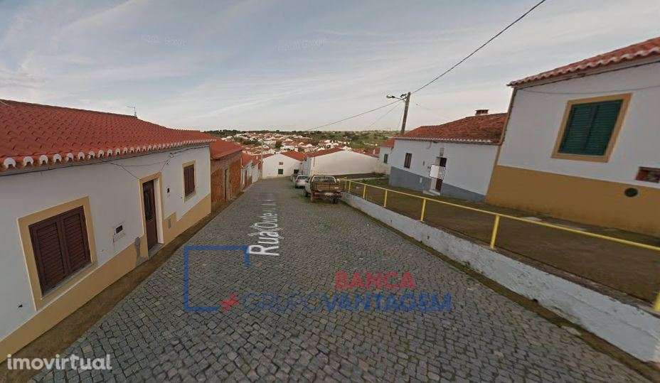 Moradia T2, de rés de chão, no centro de Sobral da Adiça - Grande imagem: 2/10