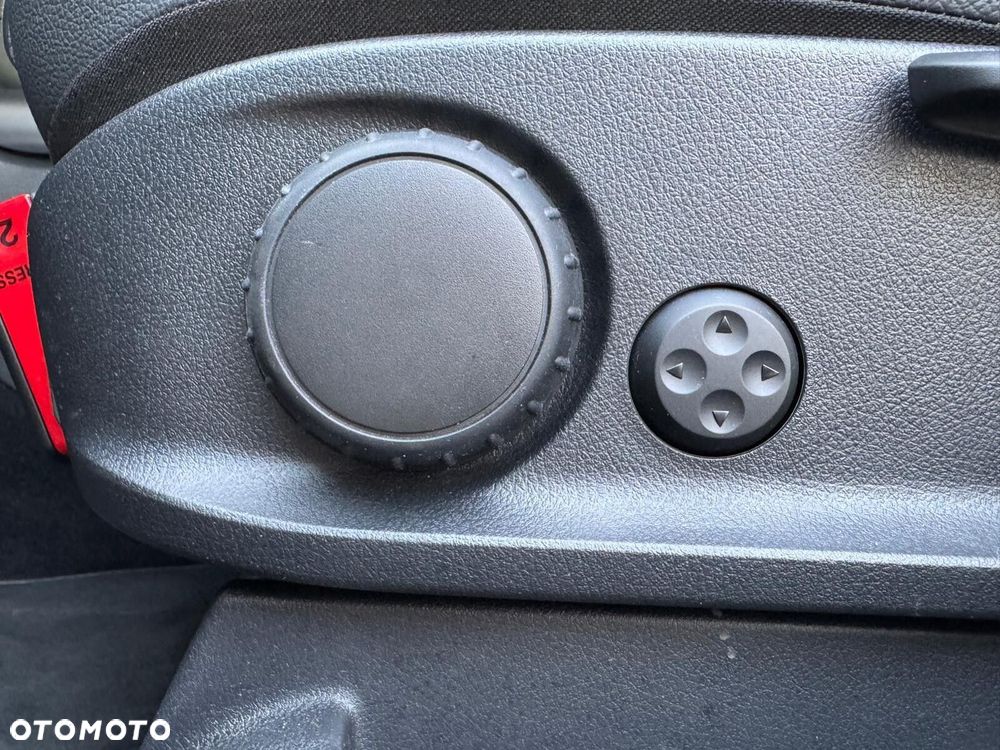 Mercedes-Benz GLA 200 AMG Line - 34