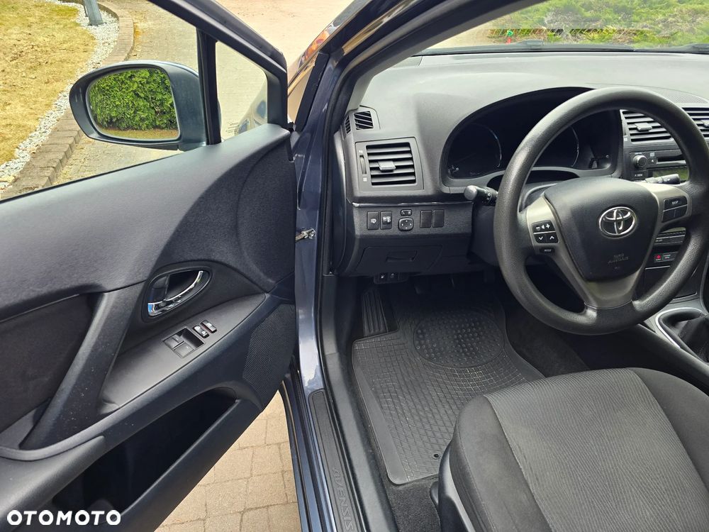 Toyota Avensis 1.6 Sol - 10