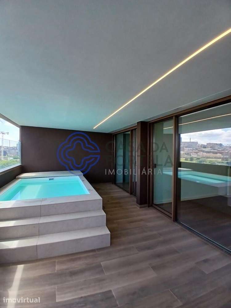 Condomínio privado, fração com varanda/terraço 45m2, garagem 35m2, pis - Grande imagem: 3/43