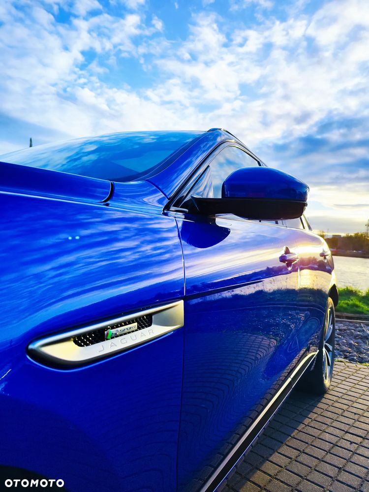 Jaguar F-Pace 2.0 i4D AWD R-Sport - 32